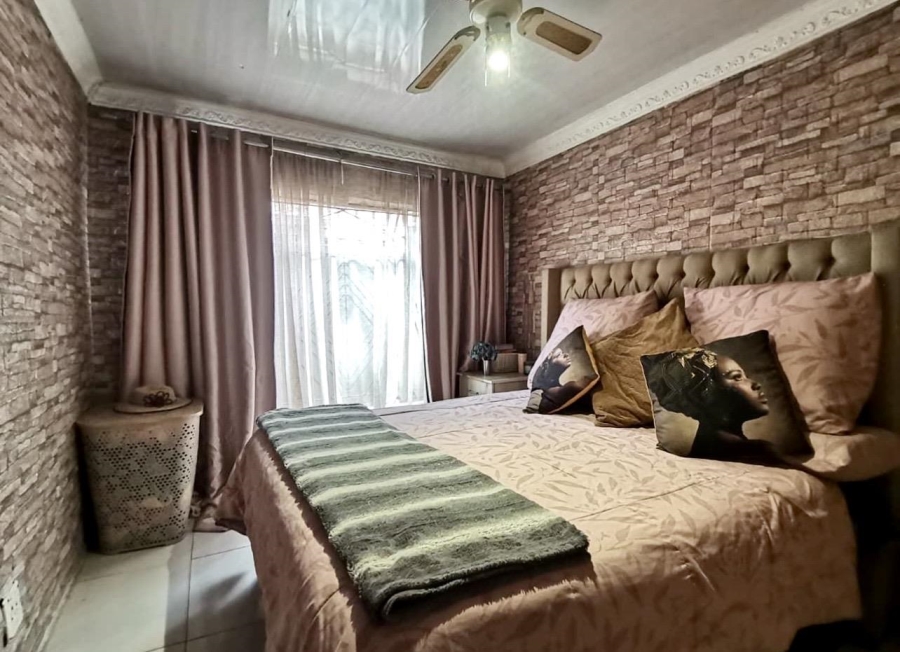 2 Bedroom Property for Sale in Tokoza Gauteng