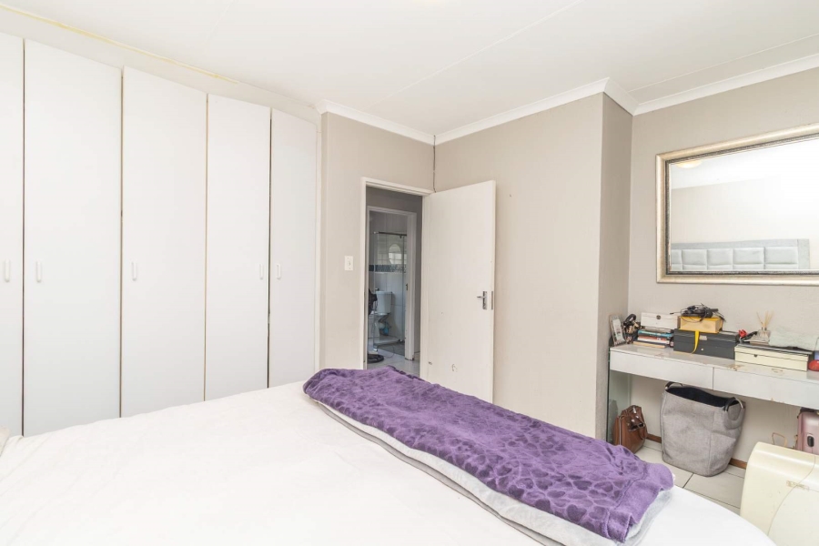 2 Bedroom Property for Sale in Little Falls Gauteng