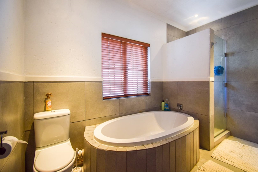 3 Bedroom Property for Sale in Faerie Glen Gauteng