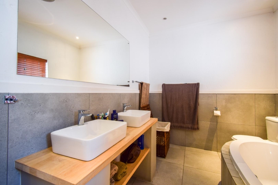 3 Bedroom Property for Sale in Faerie Glen Gauteng
