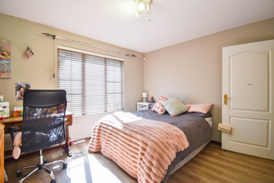 3 Bedroom Property for Sale in Faerie Glen Gauteng
