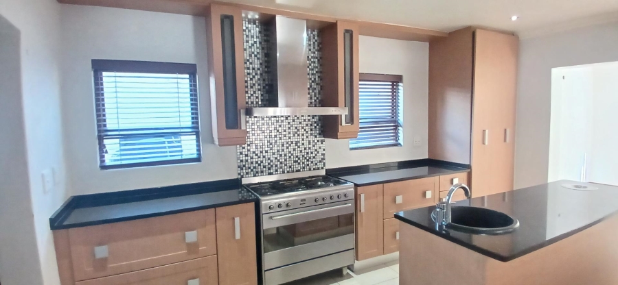 To Let 5 Bedroom Property for Rent in Broadacres Gauteng