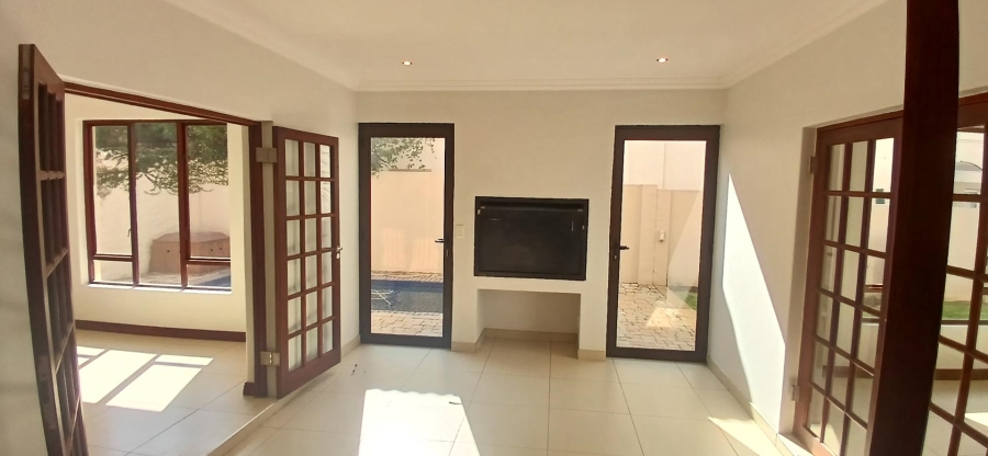 To Let 5 Bedroom Property for Rent in Broadacres Gauteng