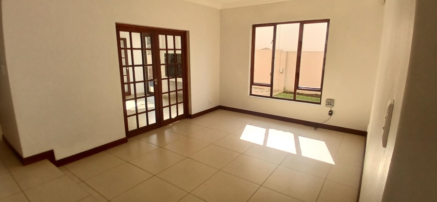 To Let 5 Bedroom Property for Rent in Broadacres Gauteng