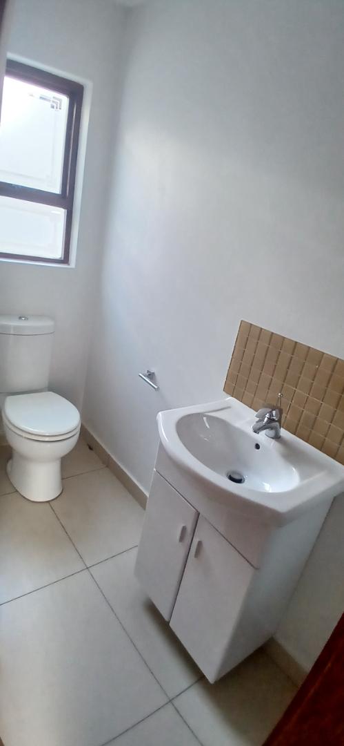 To Let 5 Bedroom Property for Rent in Broadacres Gauteng