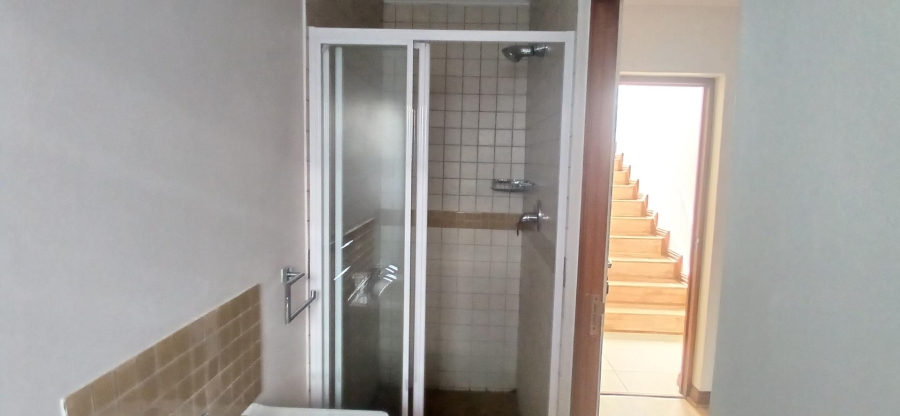 To Let 5 Bedroom Property for Rent in Broadacres Gauteng