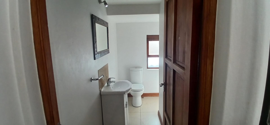 To Let 5 Bedroom Property for Rent in Broadacres Gauteng