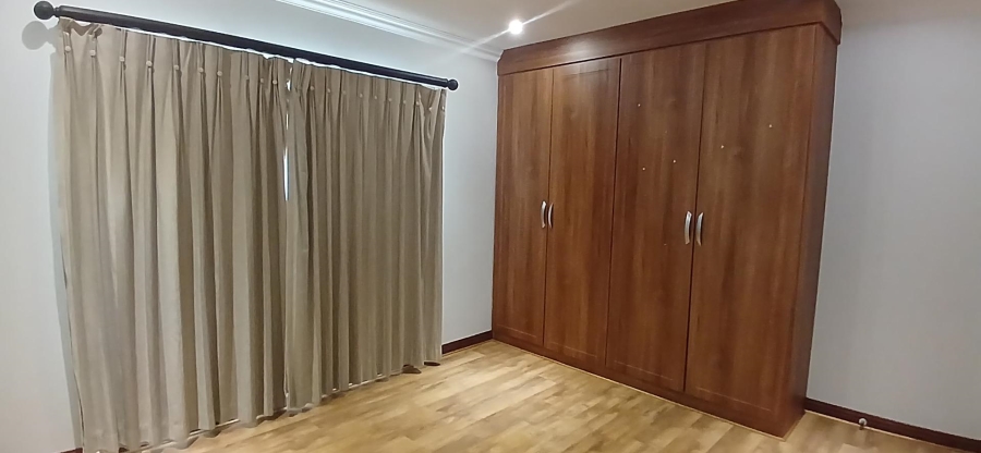 To Let 5 Bedroom Property for Rent in Broadacres Gauteng