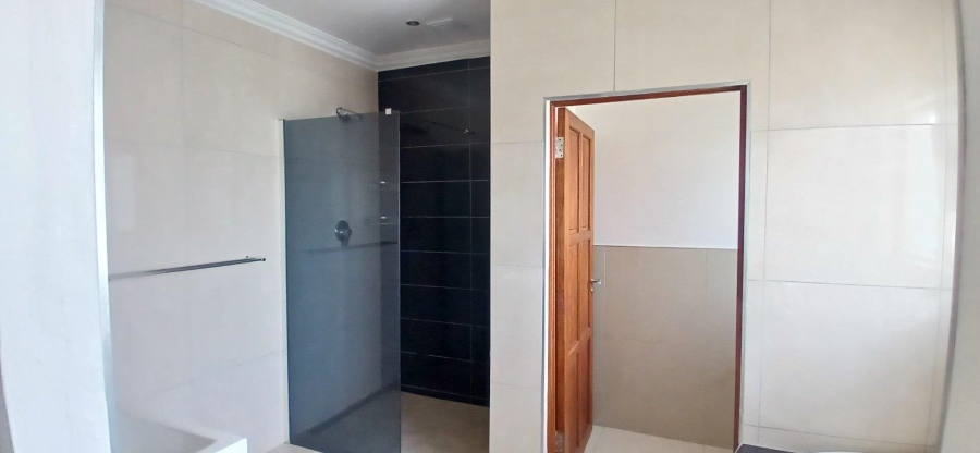 To Let 5 Bedroom Property for Rent in Broadacres Gauteng