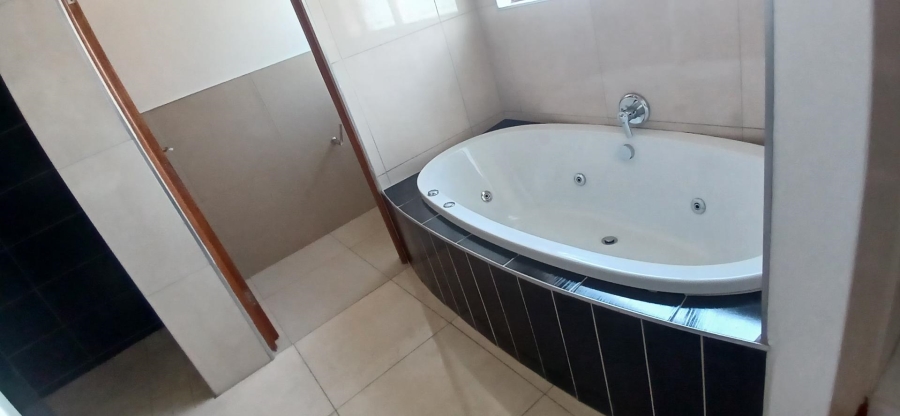 To Let 5 Bedroom Property for Rent in Broadacres Gauteng