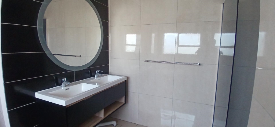 To Let 5 Bedroom Property for Rent in Broadacres Gauteng