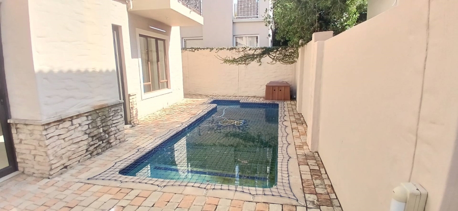 To Let 5 Bedroom Property for Rent in Broadacres Gauteng