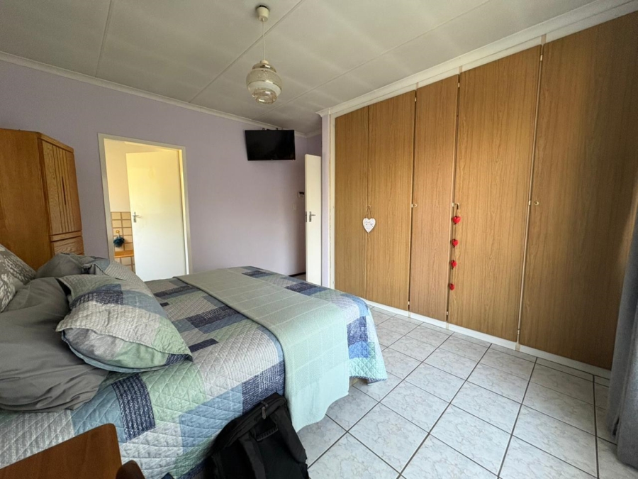 4 Bedroom Property for Sale in Van Riebeeck Park Gauteng