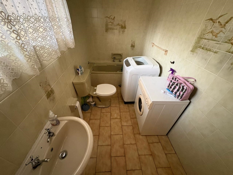 4 Bedroom Property for Sale in Van Riebeeck Park Gauteng