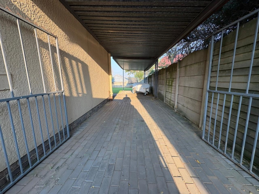 4 Bedroom Property for Sale in Van Riebeeck Park Gauteng