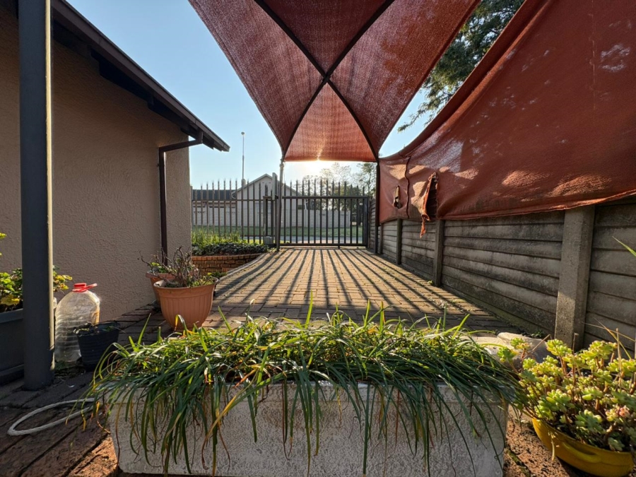 4 Bedroom Property for Sale in Van Riebeeck Park Gauteng