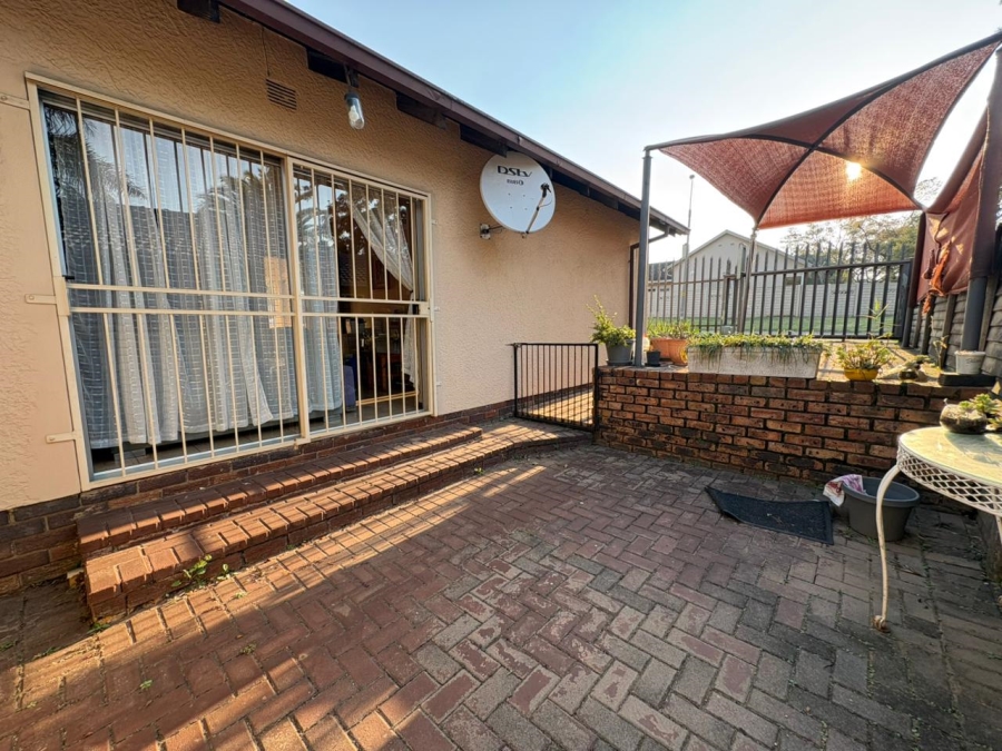 4 Bedroom Property for Sale in Van Riebeeck Park Gauteng