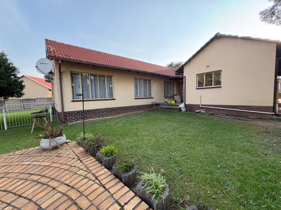 4 Bedroom Property for Sale in Van Riebeeck Park Gauteng