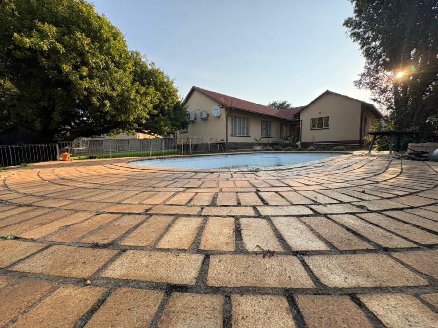 4 Bedroom Property for Sale in Van Riebeeck Park Gauteng