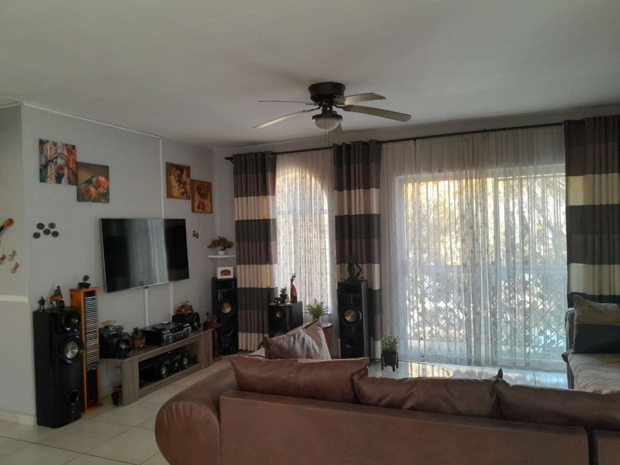 2 Bedroom Property for Sale in South Crest Gauteng