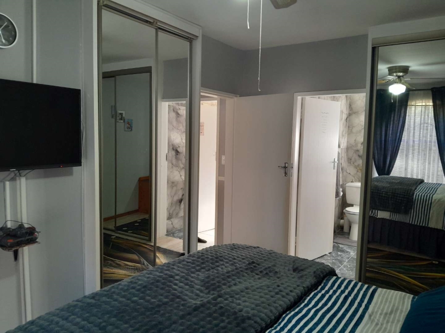 2 Bedroom Property for Sale in South Crest Gauteng