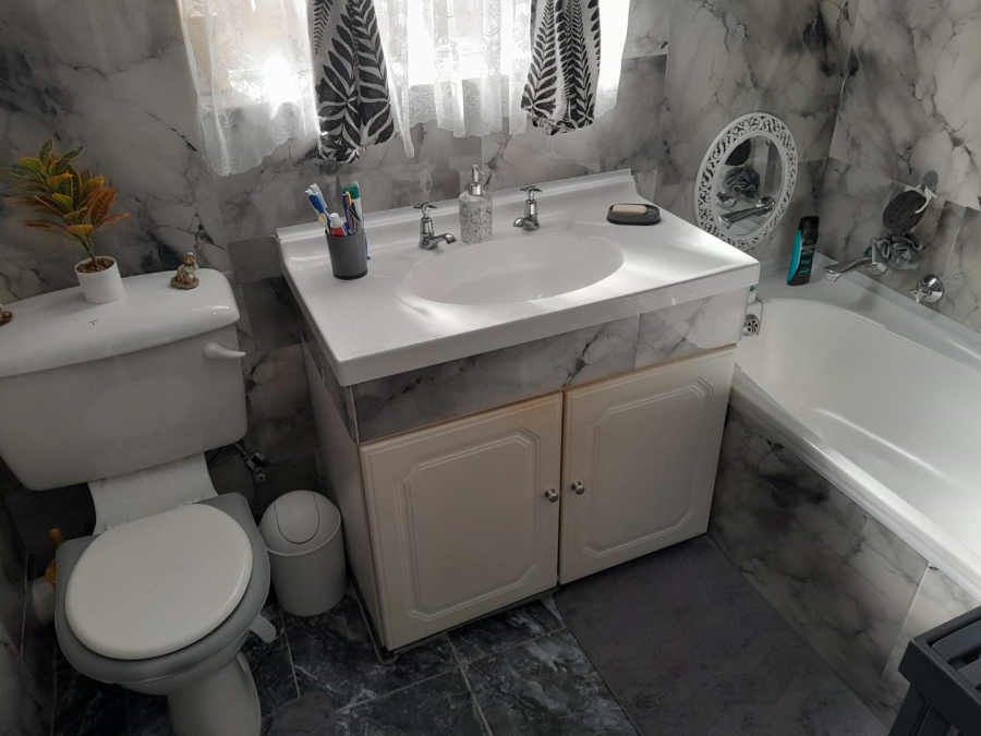 2 Bedroom Property for Sale in South Crest Gauteng