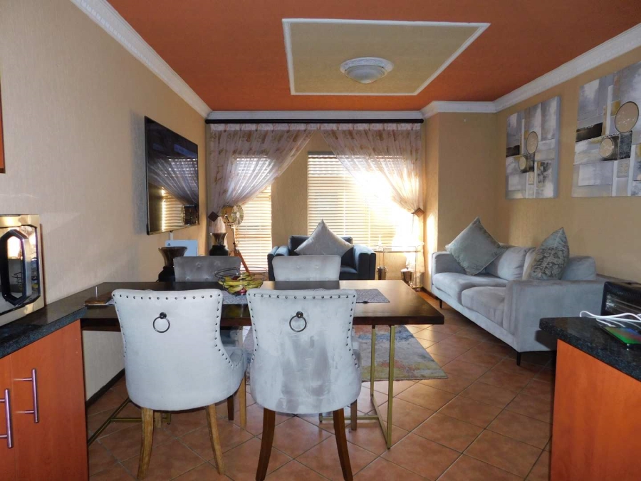 2 Bedroom Property for Sale in Albertsdal Gauteng