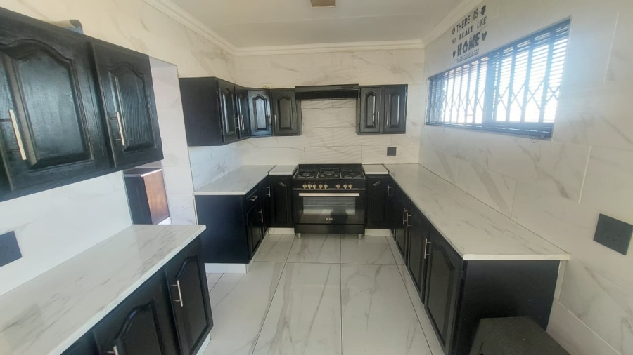 4 Bedroom Property for Sale in Bassonia Gauteng