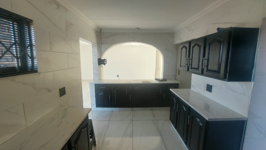 4 Bedroom Property for Sale in Bassonia Gauteng