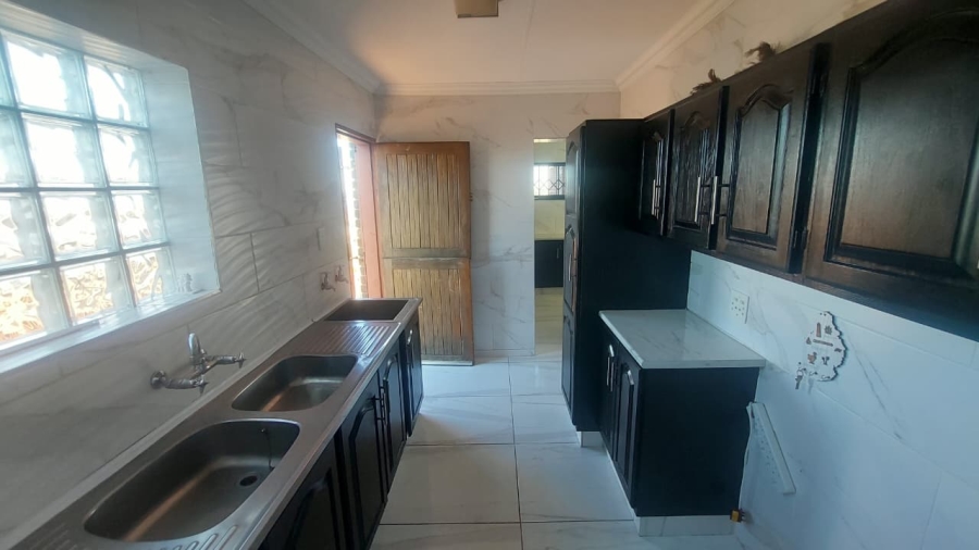 4 Bedroom Property for Sale in Bassonia Gauteng