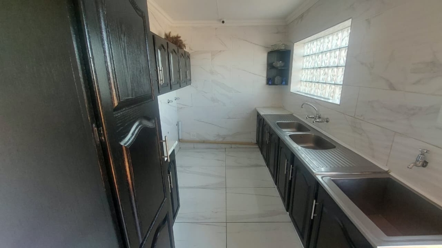 4 Bedroom Property for Sale in Bassonia Gauteng