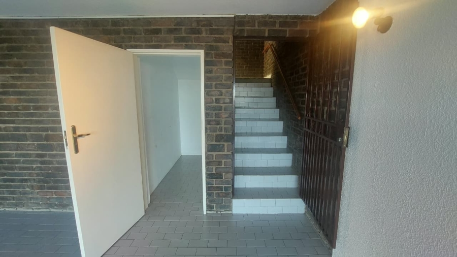 4 Bedroom Property for Sale in Bassonia Gauteng