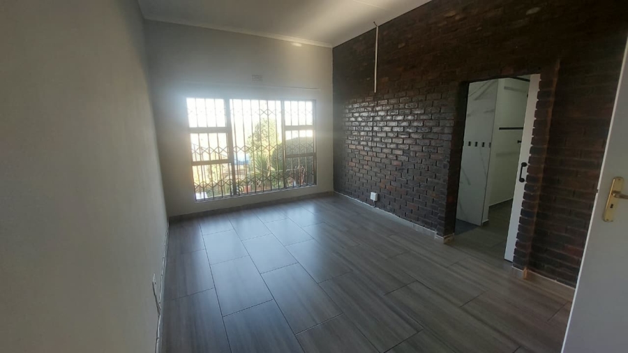 4 Bedroom Property for Sale in Bassonia Gauteng