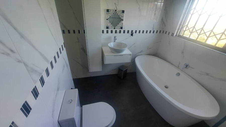 4 Bedroom Property for Sale in Bassonia Gauteng
