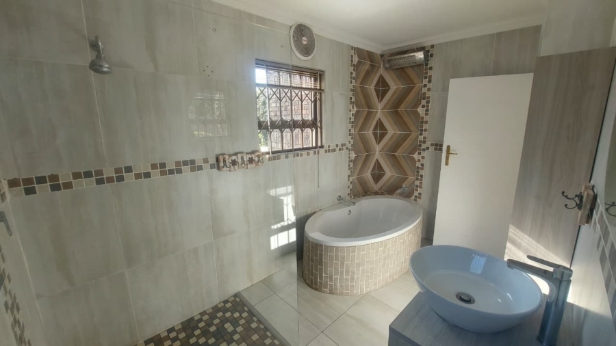 4 Bedroom Property for Sale in Bassonia Gauteng