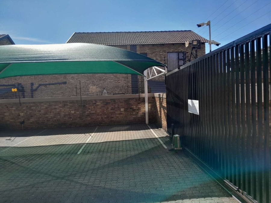 2 Bedroom Property for Sale in New Redruth Gauteng