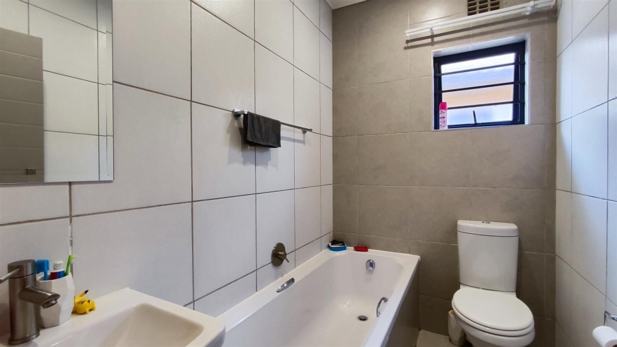 3 Bedroom Property for Sale in Albertsdal Gauteng