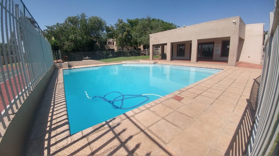 2 Bedroom Property for Sale in New Market Gauteng