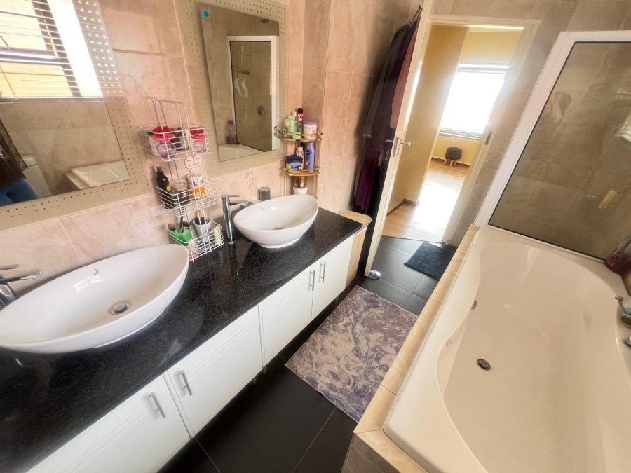 3 Bedroom Property for Sale in South Crest Gauteng