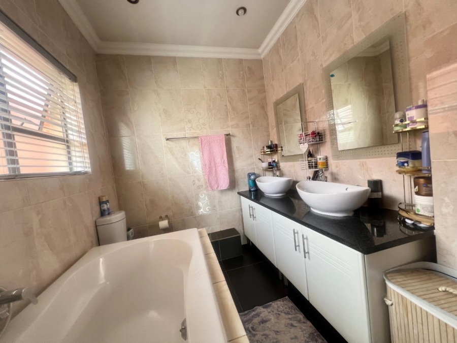 3 Bedroom Property for Sale in South Crest Gauteng