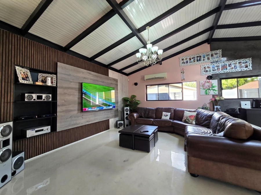 5 Bedroom Property for Sale in Raceview Gauteng