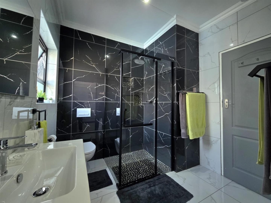 5 Bedroom Property for Sale in Raceview Gauteng