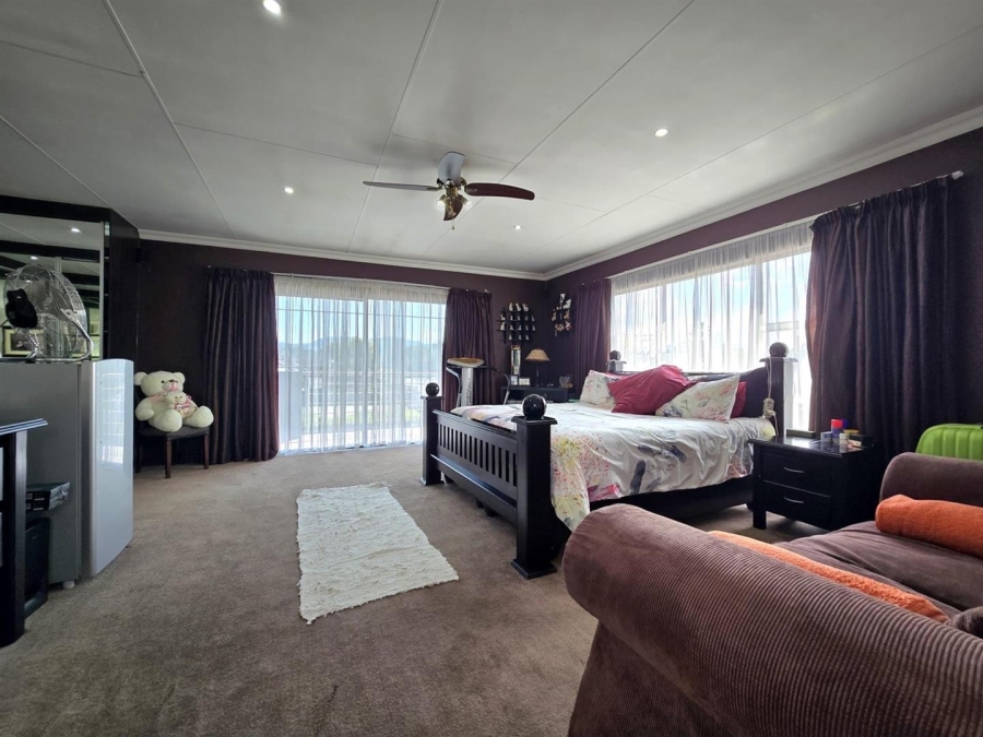 5 Bedroom Property for Sale in Raceview Gauteng