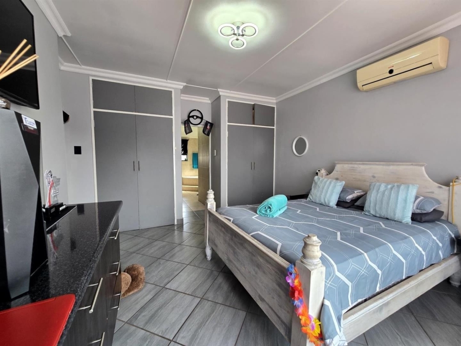 5 Bedroom Property for Sale in Raceview Gauteng