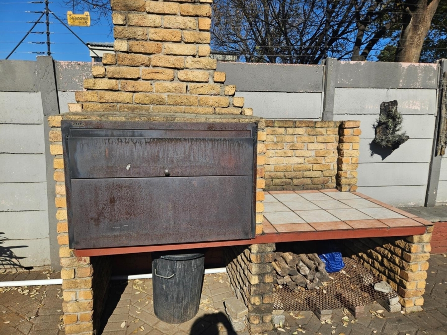 4 Bedroom Property for Sale in Brackenhurst Gauteng