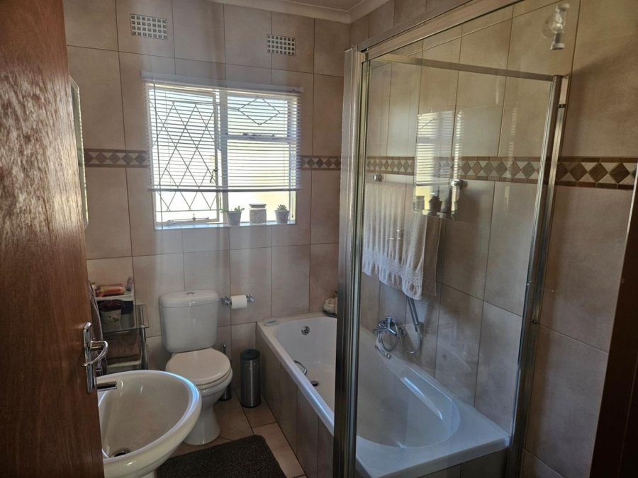4 Bedroom Property for Sale in Brackenhurst Gauteng