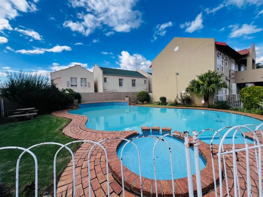 2 Bedroom Property for Sale in New Redruth Gauteng