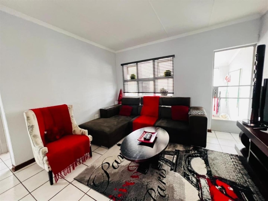 2 Bedroom Property for Sale in New Redruth Gauteng