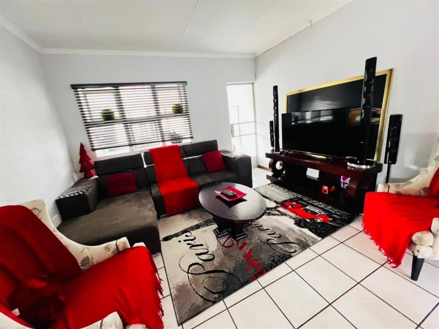 2 Bedroom Property for Sale in New Redruth Gauteng