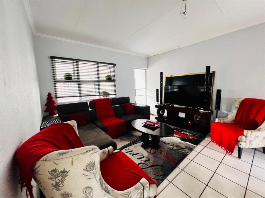 2 Bedroom Property for Sale in New Redruth Gauteng